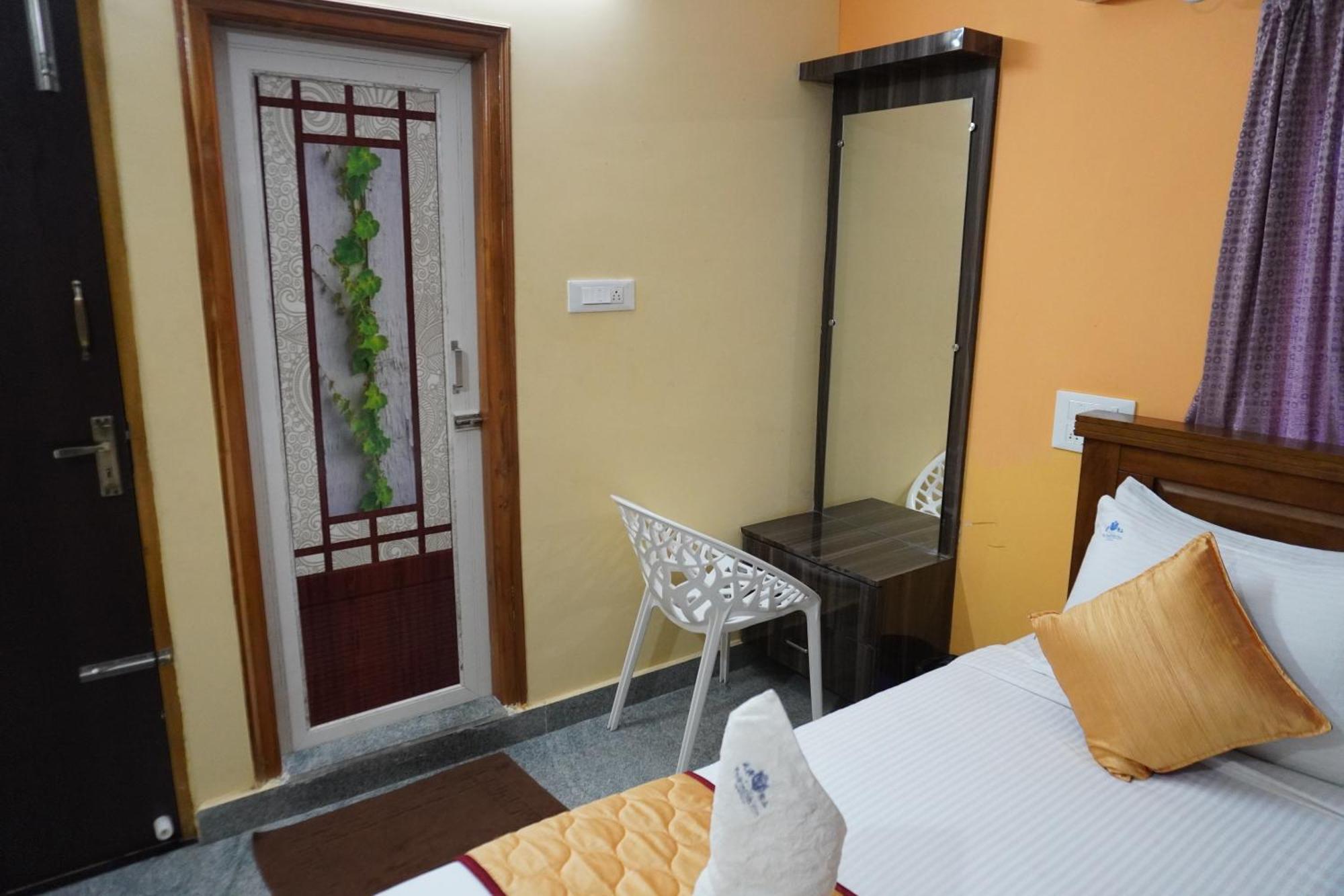 Tirumala Premium Home Stay Tirupati Eksteriør bilde